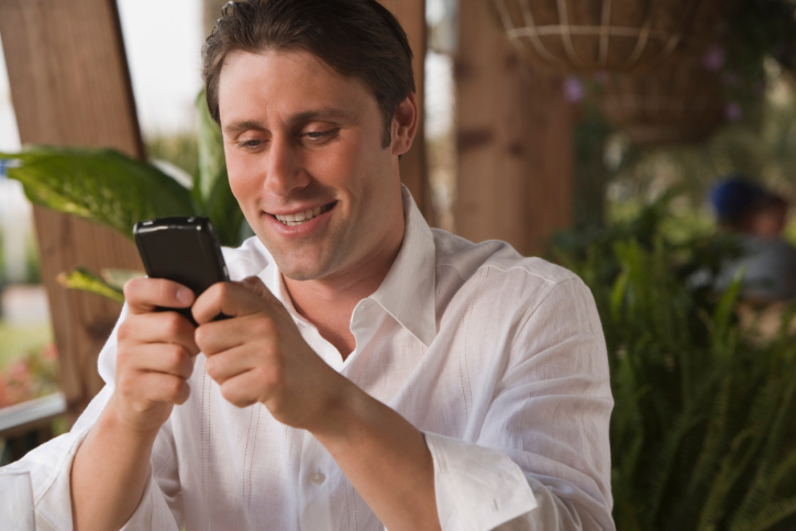 Günstige Mobiltelefonie im Ausland