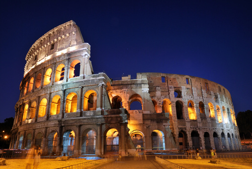 Bedeutende Kultur- und Feinschmeckererlebnisse auf einer Italien Rundreise  - abenddämmerung, alt, attraktion, berühmt, colosseum, dunkel, europa, gebäude, geschichte, geschichtlich, historisch, italien, konstruktion, licht, lights, nacht, orientierungslichter, platz, reisen, rom, sonnenuntergänge, sunrise, travelling, uralt, vacaciones.